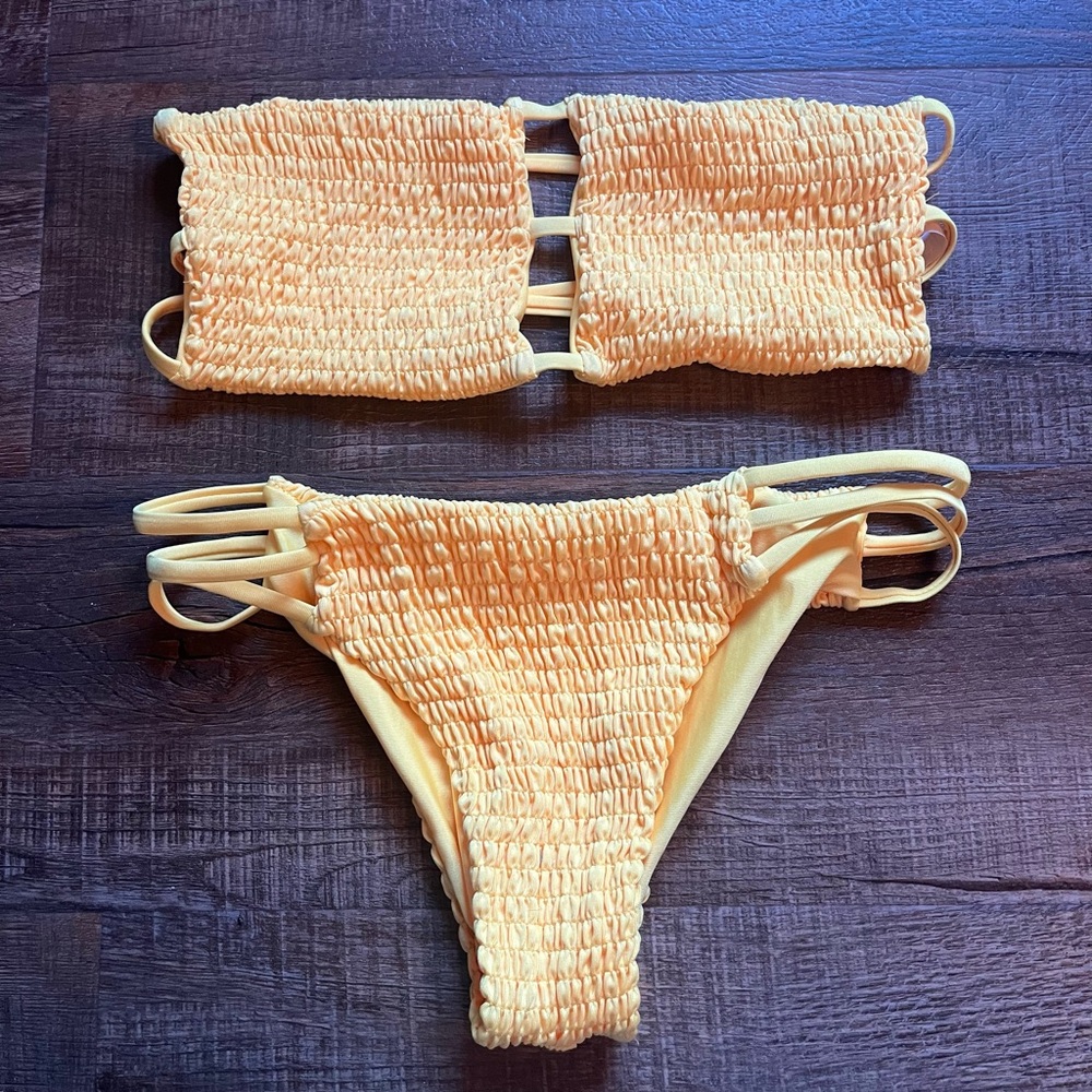Strapless and Strappy Bikini Set with a high cut. Women’s size Large